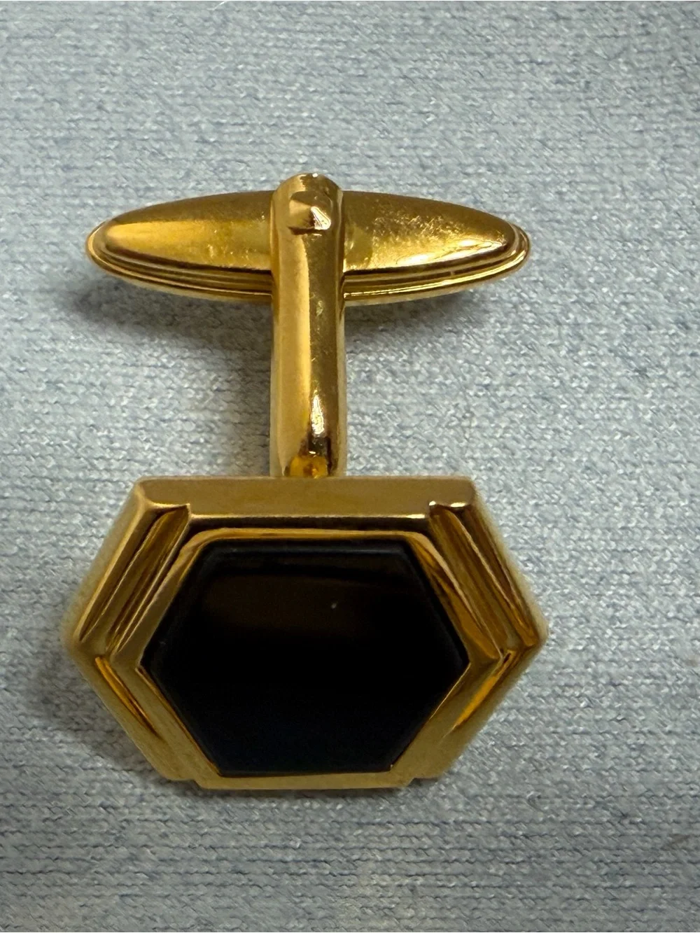 🎡🎡 Vintage- Nina Ricci Gold Tone Cufflinks and Tie Clip with Black Hexagon Inlay